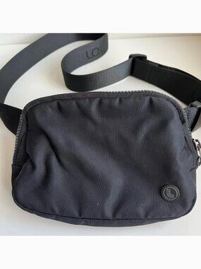 Lolë Belt Bag | Black